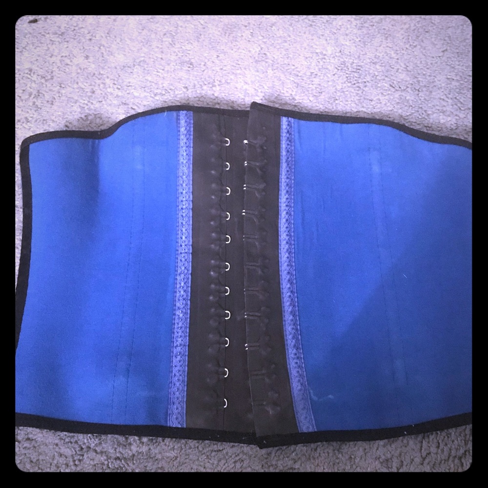Waist trainer size 38